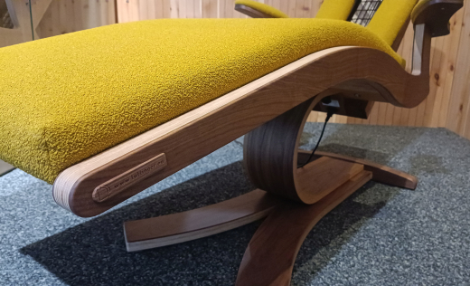 Serpenta Plus in Nussbaum "Stoff Gelb"