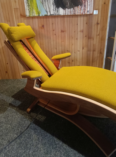 Serpenta Plus in Nussbaum "Stoff Gelb"